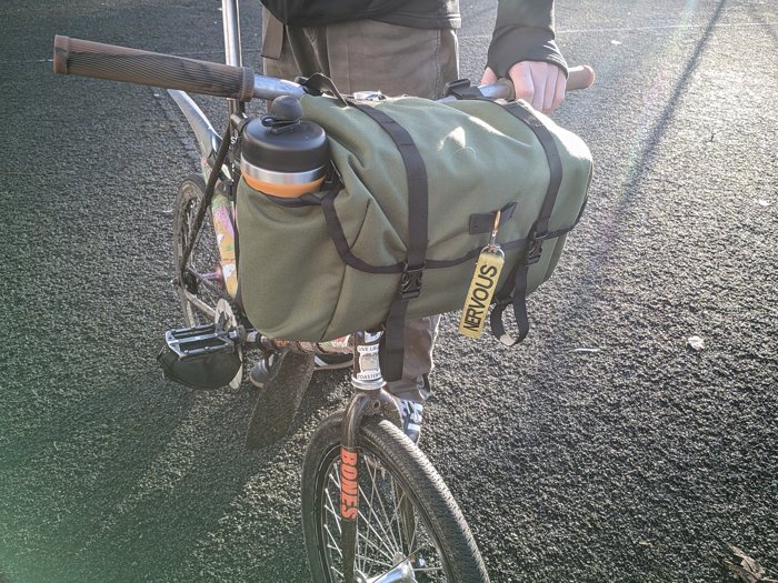 Front photo of the saddlebag mounted to bike handlebars
